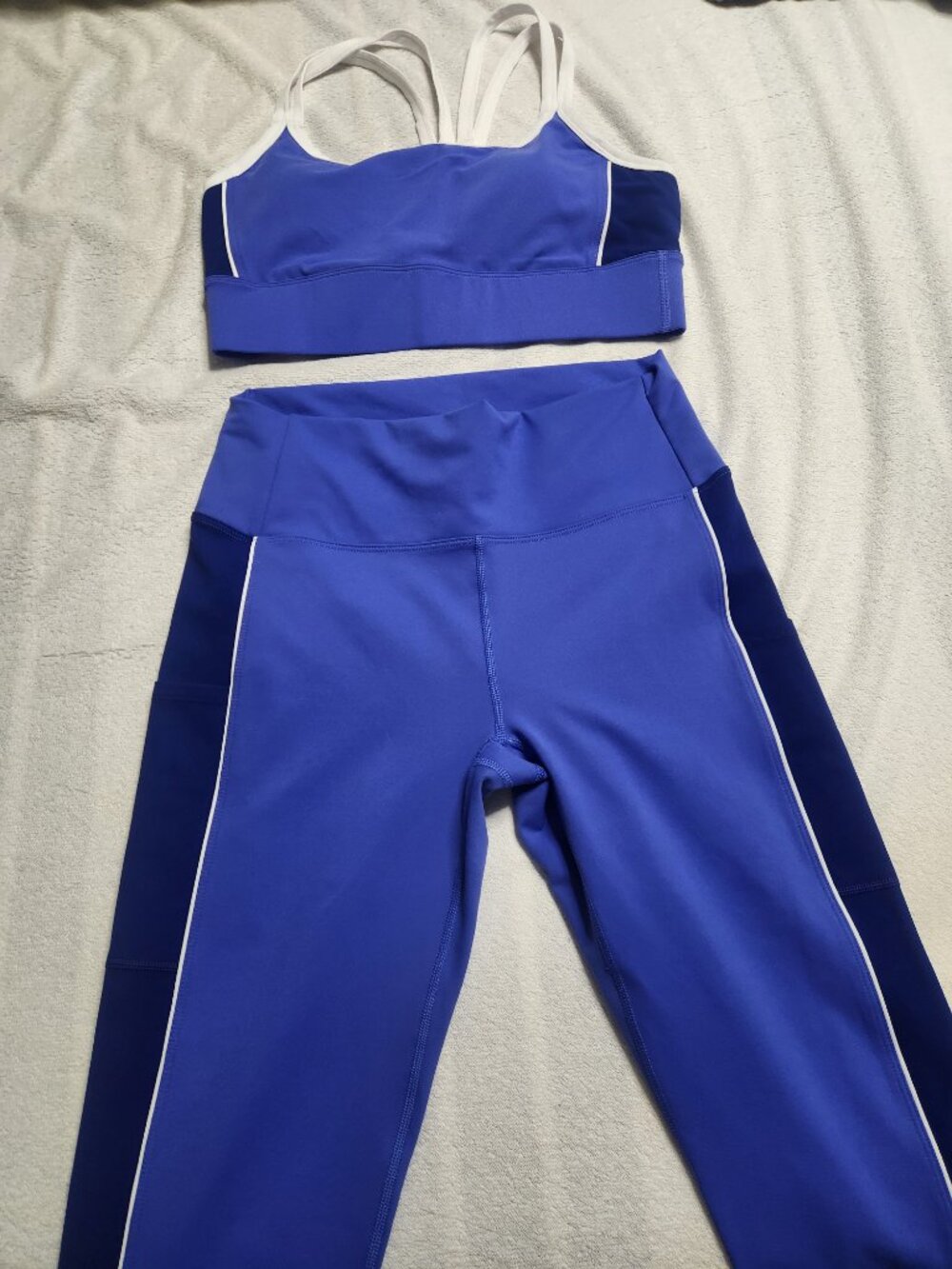 Fabletics workout set - Picture 3 of 3